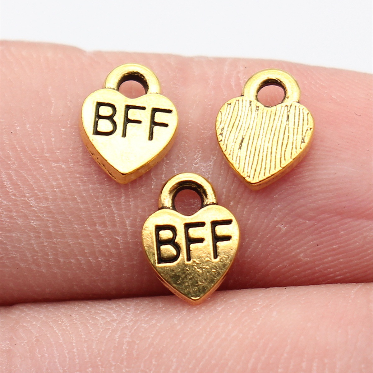 Vintage Fashion Stores - 40 個 9.3x7mm アンティークゴールドカラー Bff ベストフレンズフォーエバーハートタグチャーム手作りジュエリー作成アクセサリー