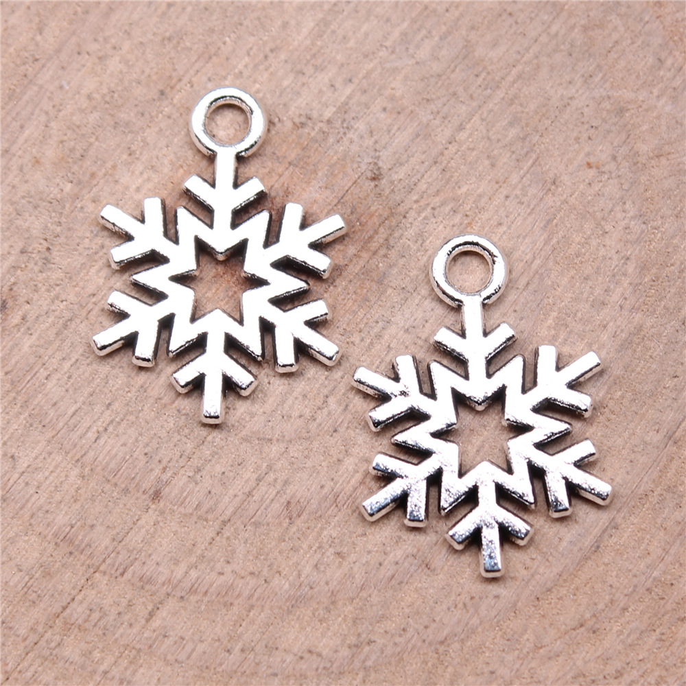 Vintage Fashion Stores - 40個 19x14mm(0.75x0.55インチ) アンティークシルバーカラー スノーフレークチャーム ヴィンテージ DIY