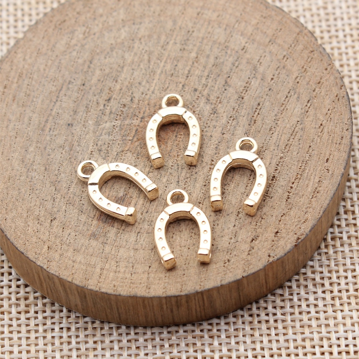 Vintage Fashion Online - 40個 14x9mm(0.55x0.35インチ) 3色 馬蹄チャーム ヴィンテージ DIY