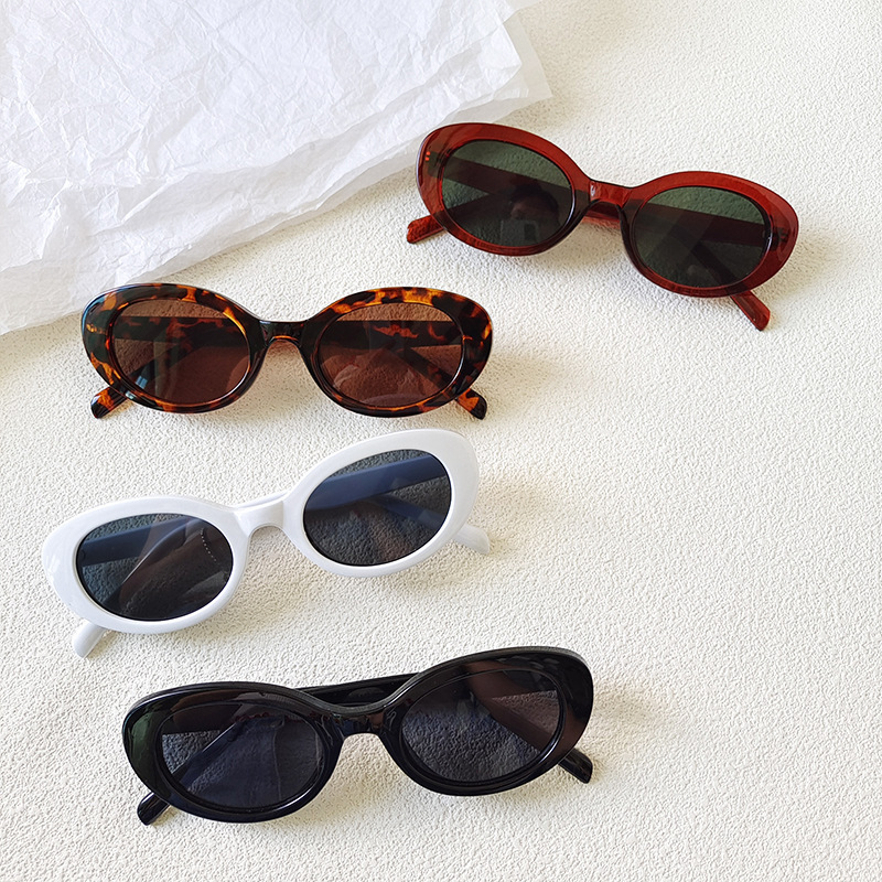 ヴィンテージ風小型オーバルサングラス 女性用 新ファッション - Vintage Outdoor Fashion のレビューと価格