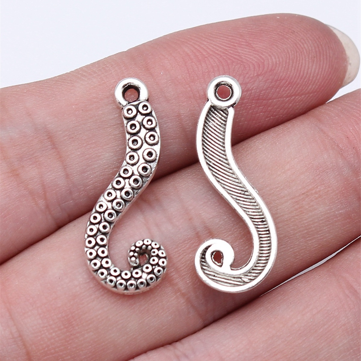 WYSIWYG 20個 26x10mm 4色 タコの足チャー - Vintage Fashion Online のレビューと価格