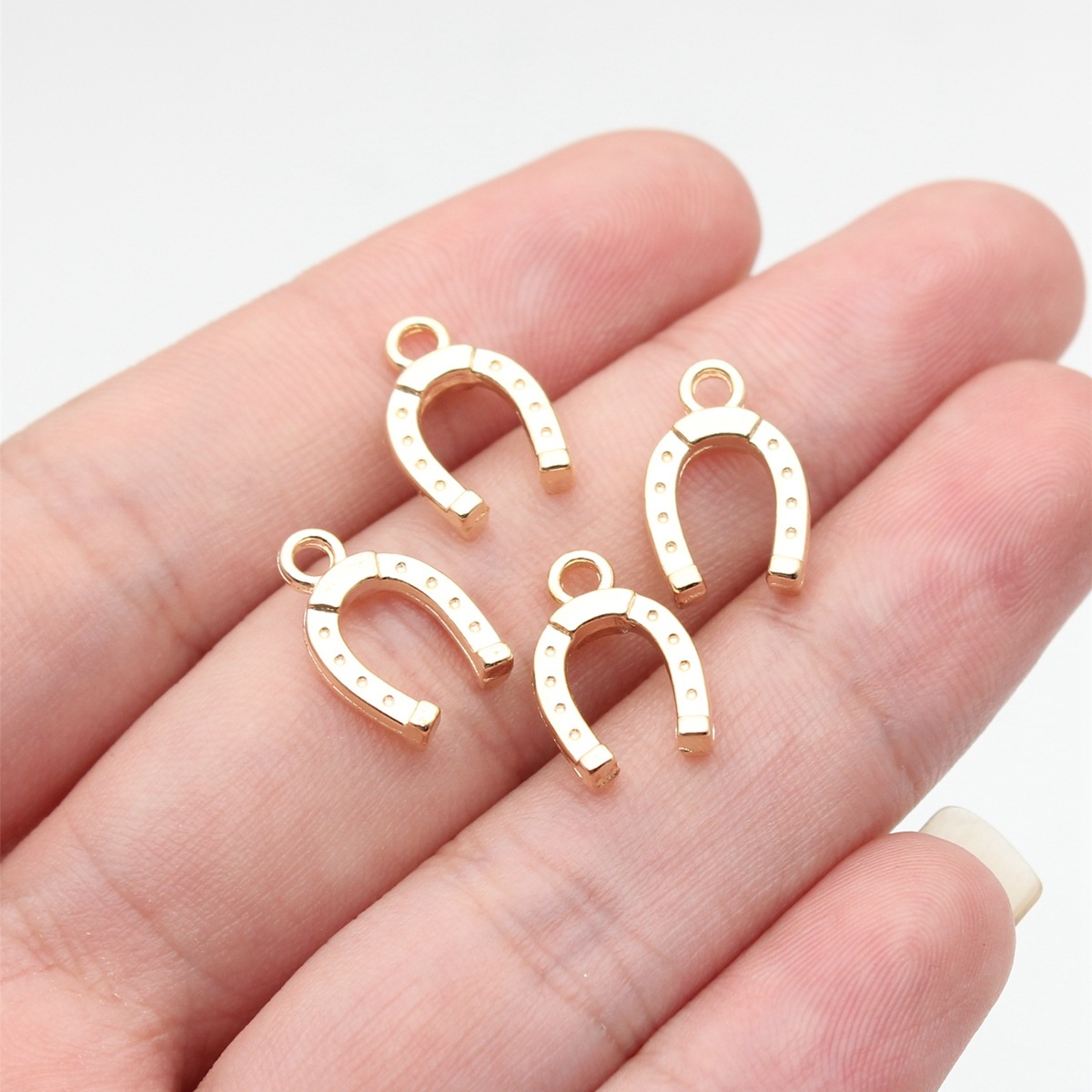 40個 14x9mm(0.55x0.35インチ) 3色 馬蹄 - Vintage Fashion Online のレビューと価格
